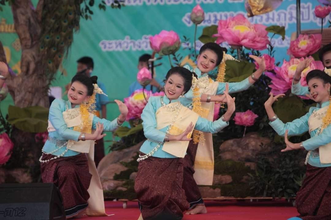 ขอแสดงความยินดีกับ สีโหน้อยโปงลาง แชมป์วงโปงลาง3สมัยรุ่นไม่เกิน13ปี 